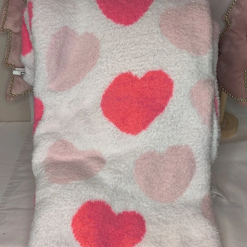 Cupcakes and Cashmere Viral TIKTOK Pink Heart Valentine Throw‎ Blanket NWT